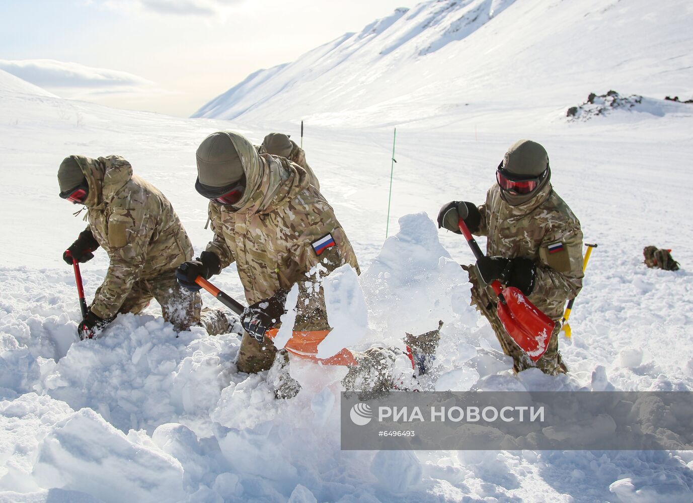 Занятия подразделения Росгвардии по горной подготовке в Хибинах