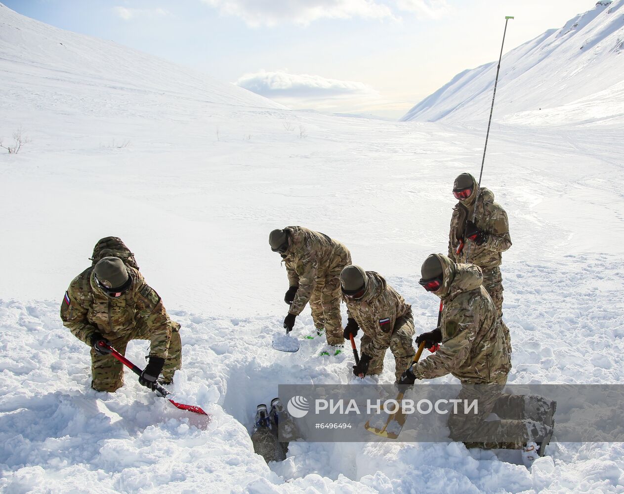 Занятия подразделения Росгвардии по горной подготовке в Хибинах