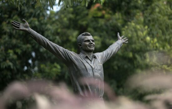 Памятник Ю. Гагарину в Джакарте