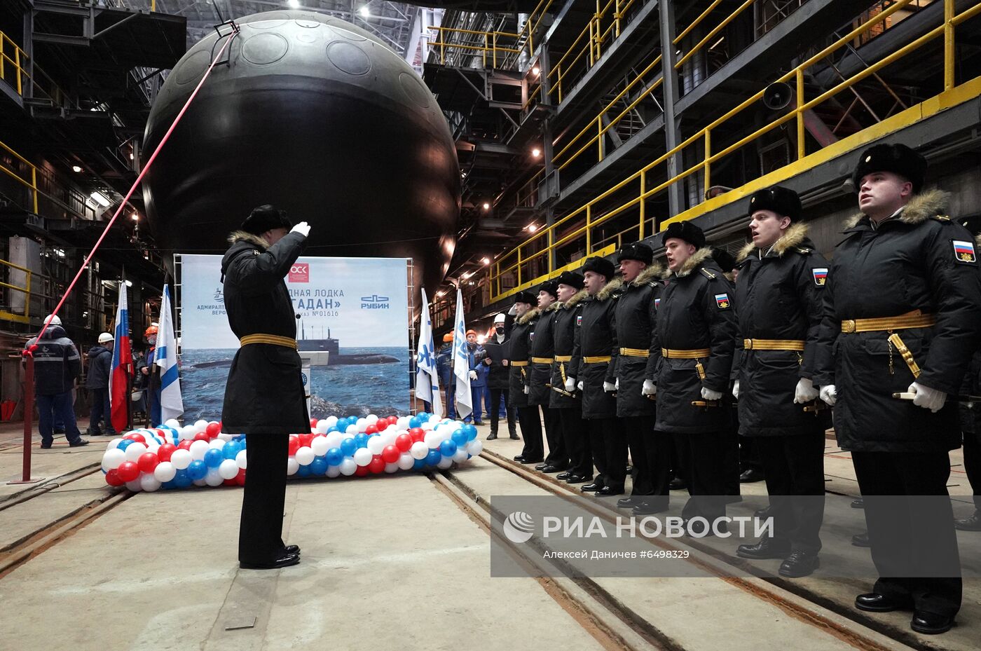 Спуск на воду подлодки "Магадан" для ВМФ России