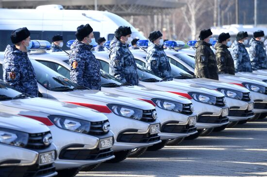 Вручение новых машин подразделениям Росгвардии в Казани