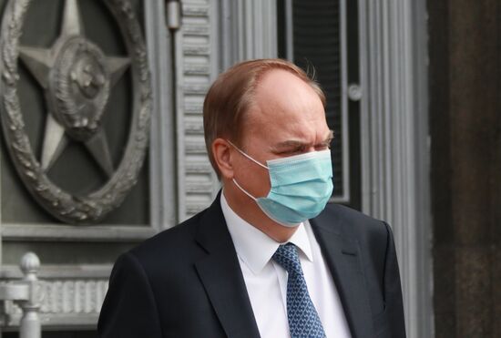 Посол России в США Антонов прибыл в МИД РФ