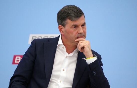 Президент РФ В. Путин провел заседание наблюдательного совета АНО "Россия - страна возможностей" 