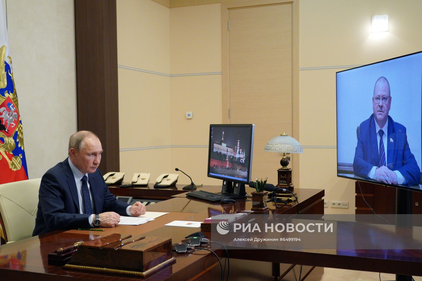 Президент РФ В. Путин провел в режиме видеоконференции рабочую встречу с О. Мельниченко