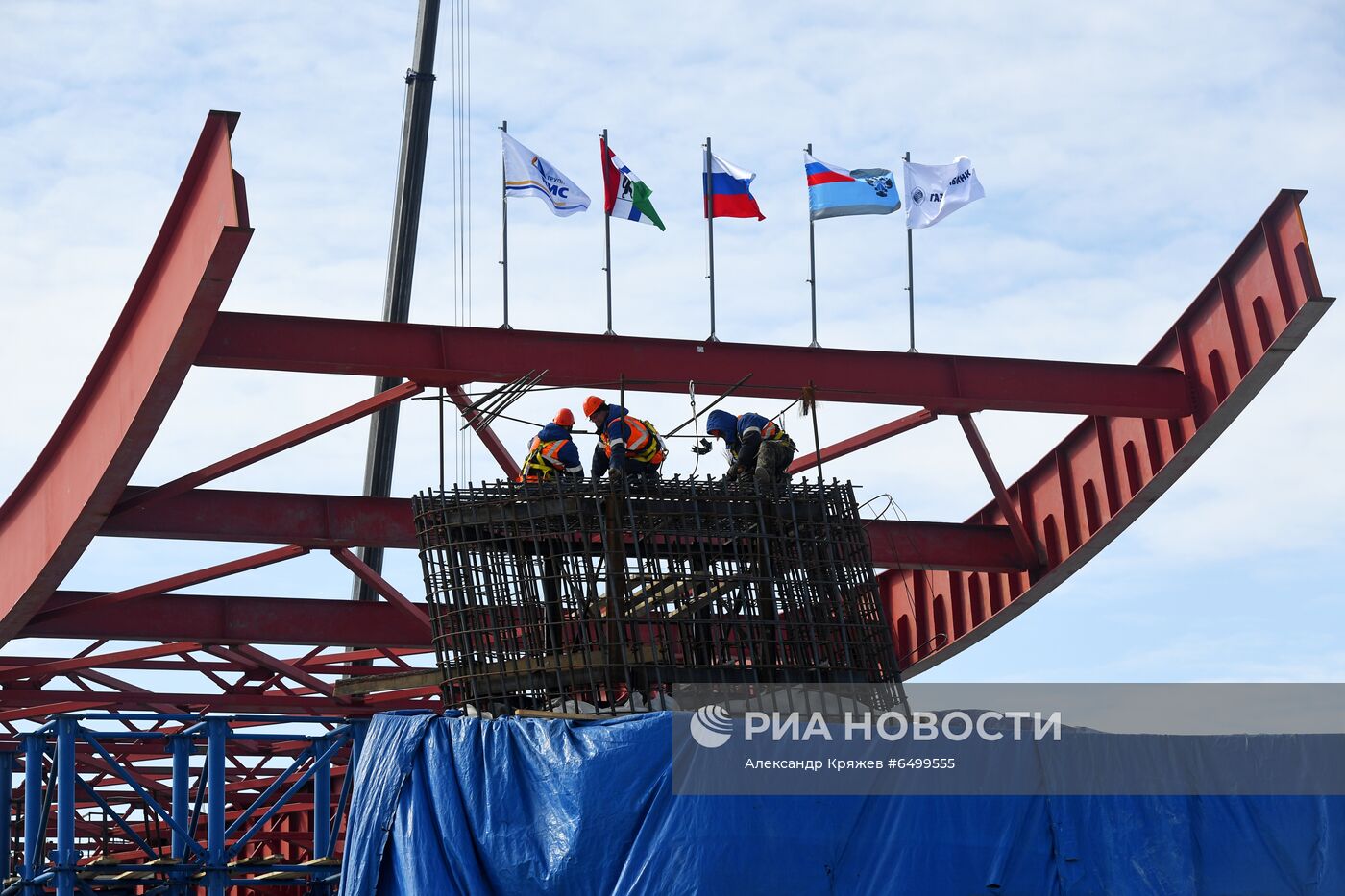 Строительство автомобильного моста через реку Обь