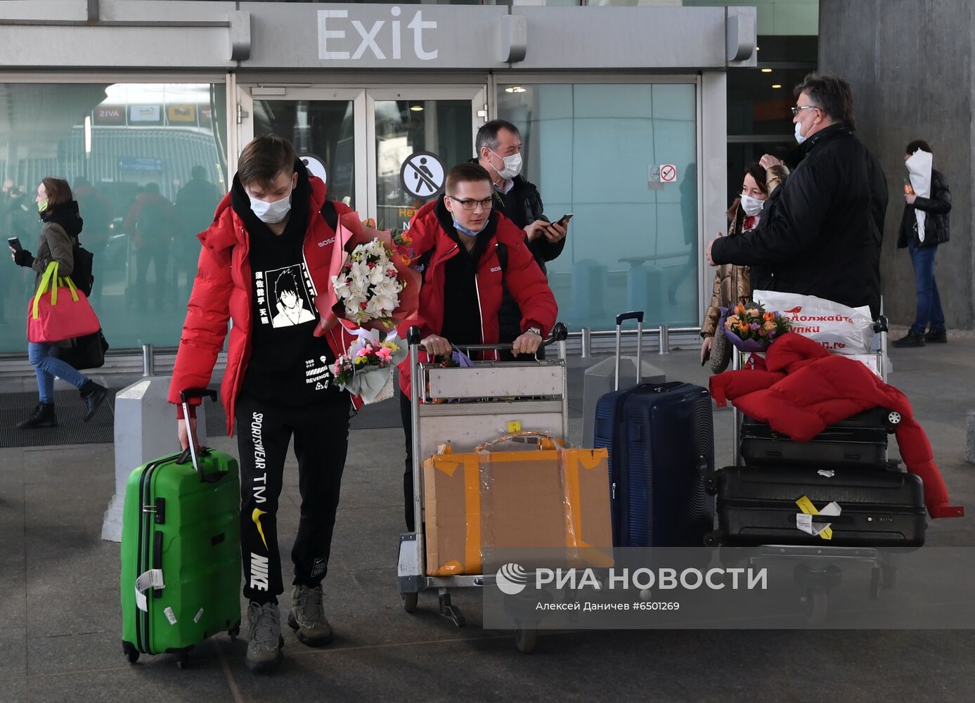 Прилет сборной России по фигурному катанию с чемпионата мира в Швеции