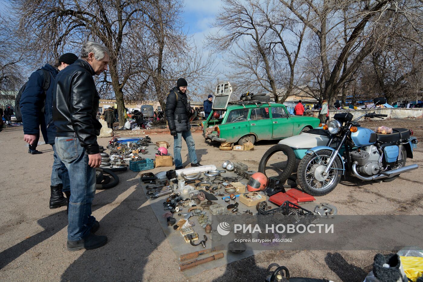 Блошиный рынок в прифронтовом районе Донецка