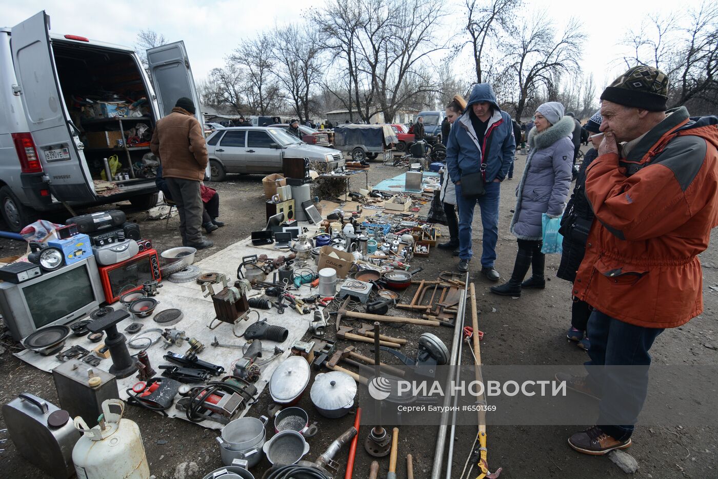 Блошиный рынок в прифронтовом районе Донецка