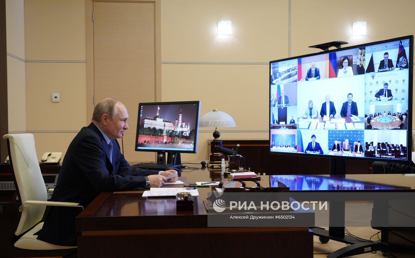Президент РФ В. Путин провел заседание Совета по межнациональным отношениям