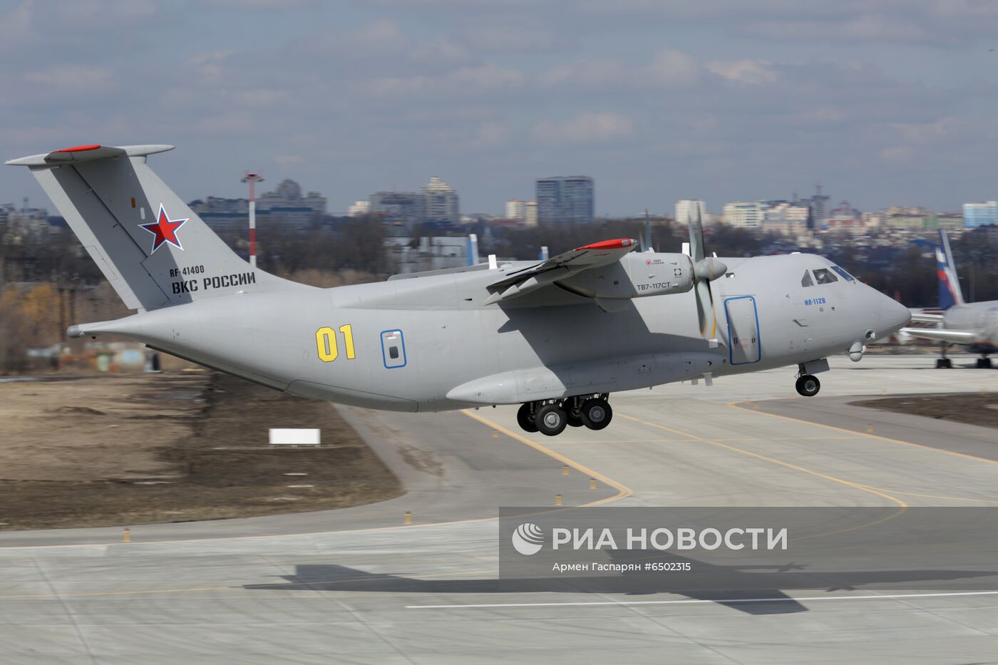 Второй полет нового российского военно-транспортного самолета Ил-112В