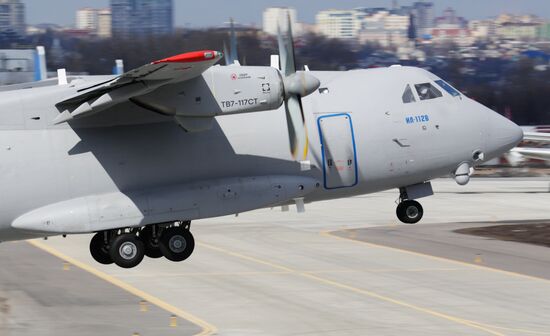 Второй полет нового российского военно-транспортного самолета Ил-112В