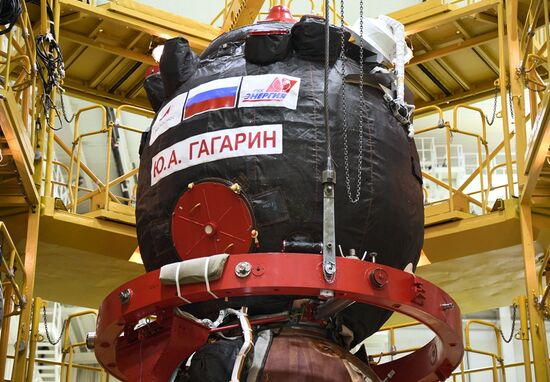 Корабль "Союз МС-18" доставлен на космодром Байконур 