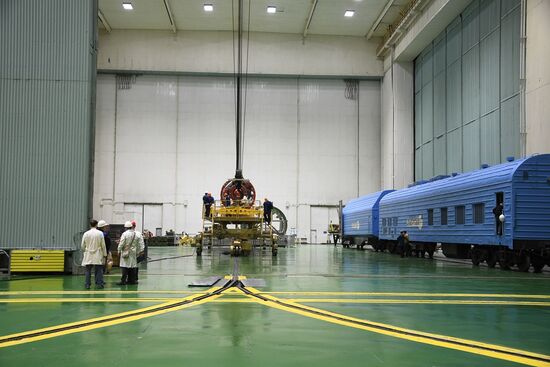 Корабль "Союз МС-18" доставлен на космодром Байконур 