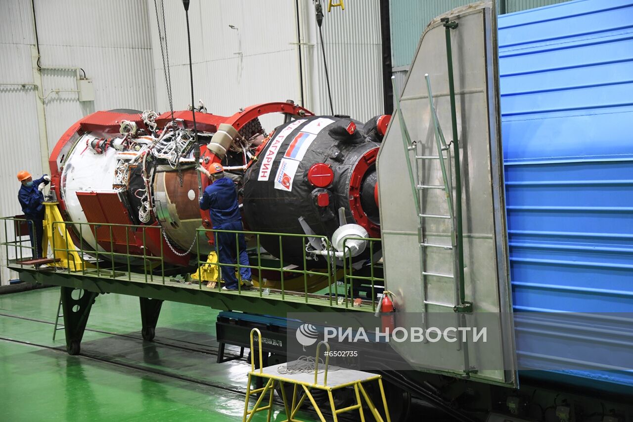 Корабль "Союз МС-18" доставлен на космодром Байконур