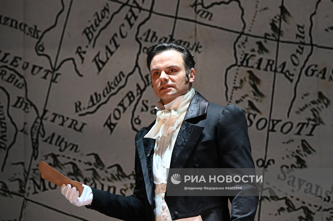 Спектакль "Мертвые души" в Малом театре