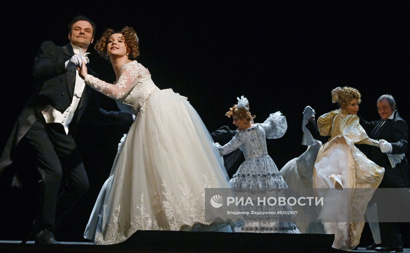 Спектакль "Мертвые души" в Малом театре