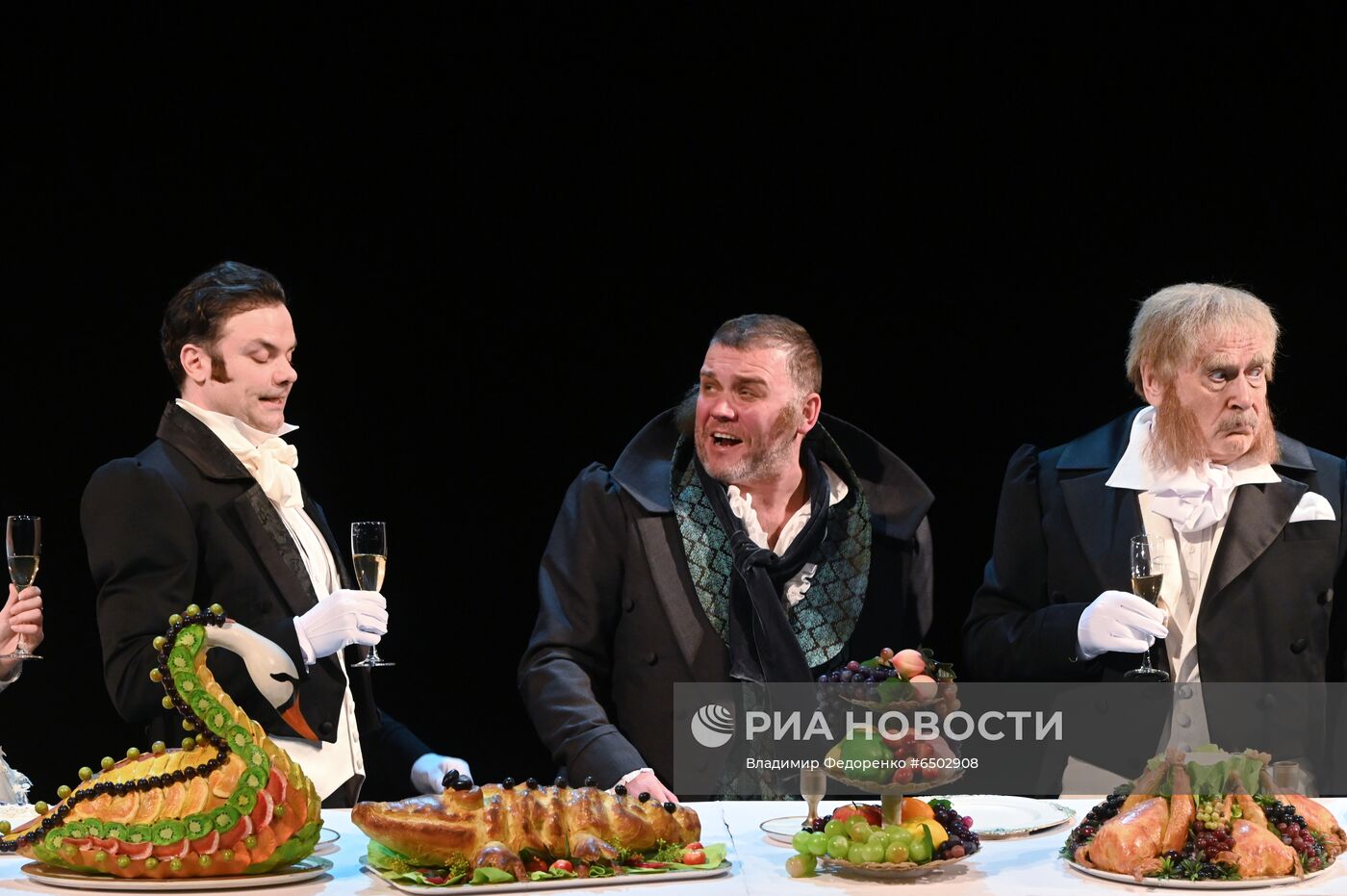 Спектакль "Мертвые души" в Малом театре