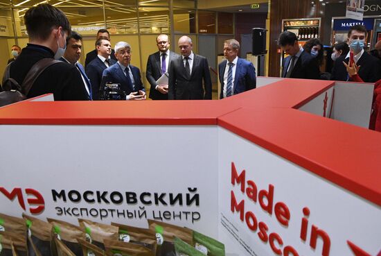 Презентация стендов с продукцией московских производителей в магазине Duty Free в Шереметьево 