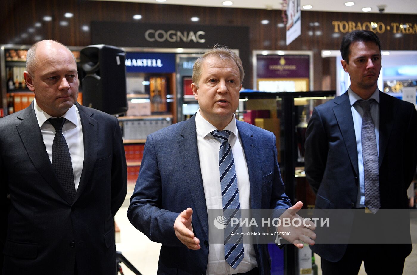 Презентация стендов с продукцией московских производителей в магазине Duty Free в Шереметьево 