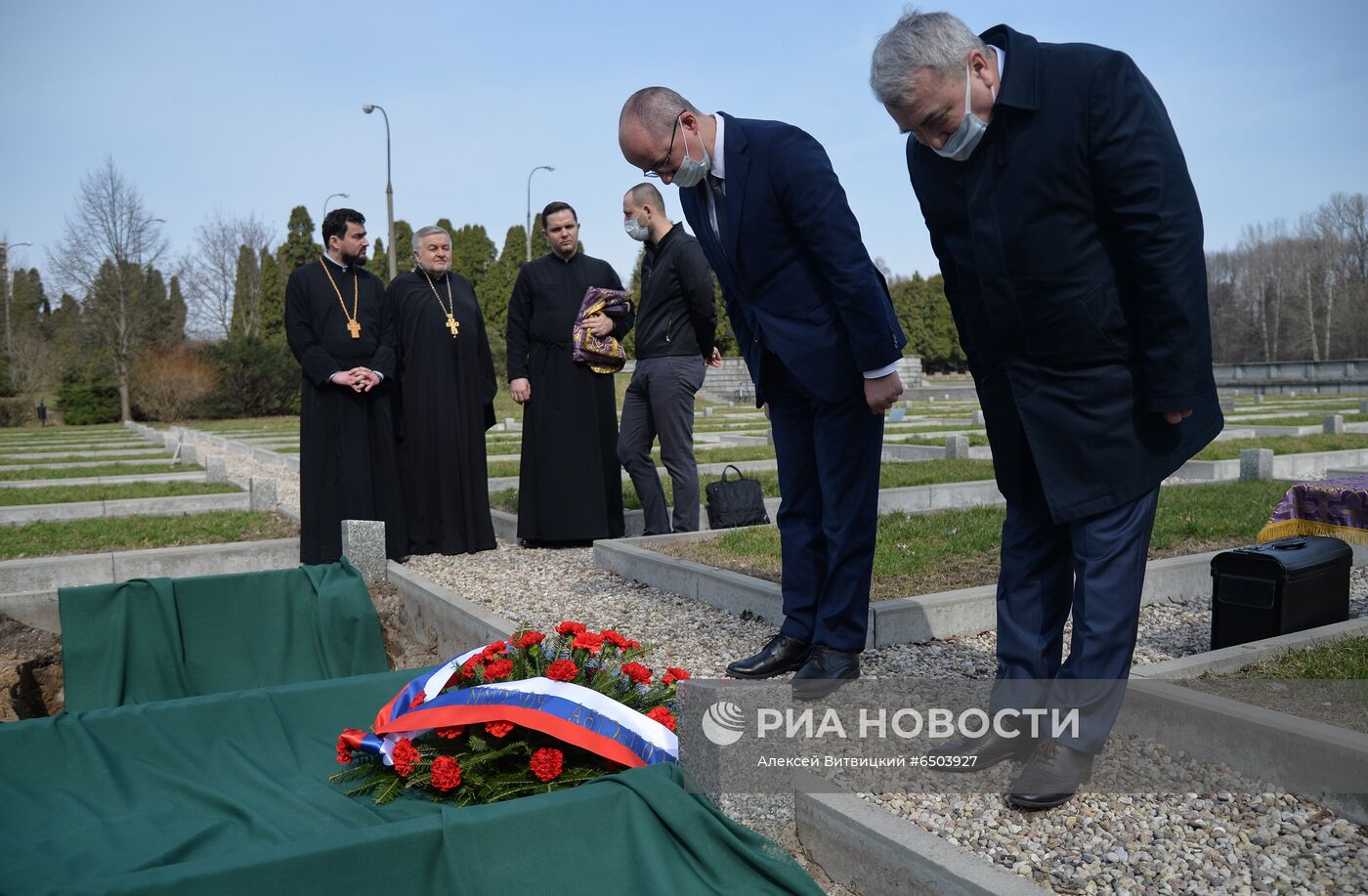 Церемония захоронения останков солдат Красной армии в Польше