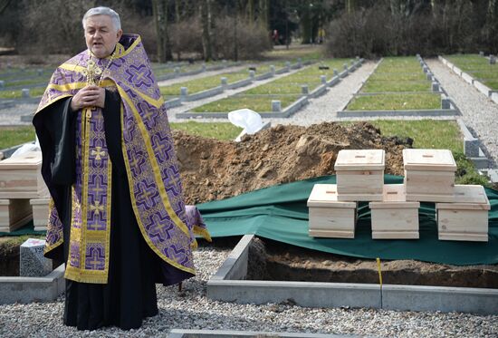 Церемония захоронения останков солдат Красной армии в Польше