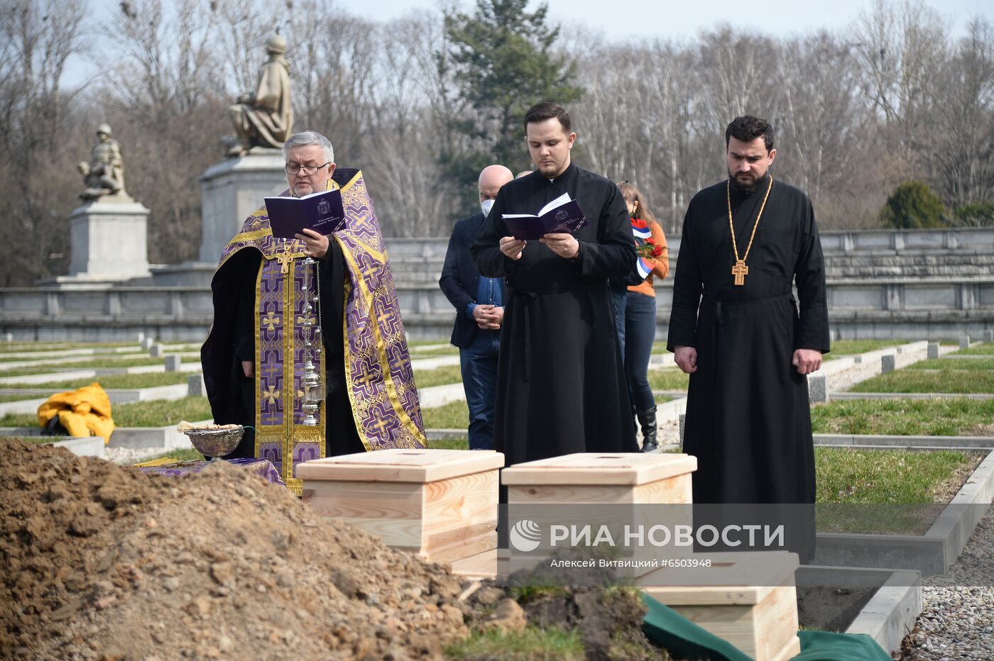 Церемония захоронения останков солдат Красной армии в Польше