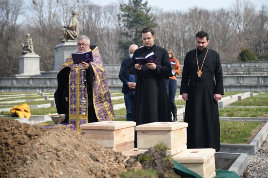 Церемония захоронения останков солдат Красной армии в Польше