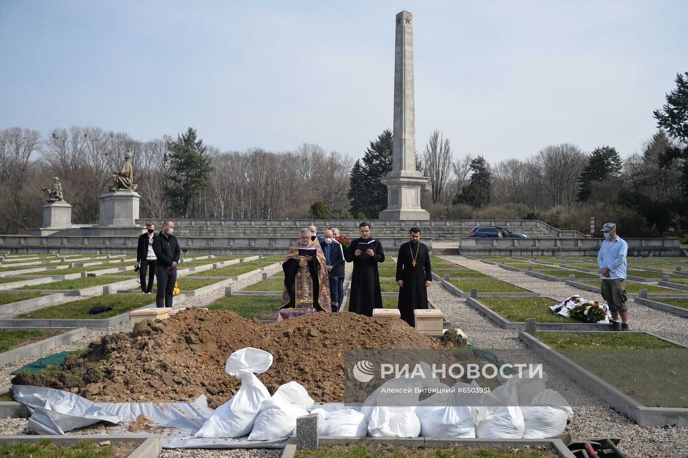 Церемония захоронения останков солдат Красной армии в Польше