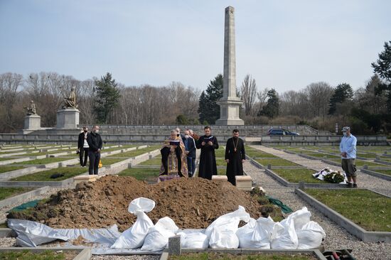 Церемония захоронения останков солдат Красной армии в Польше