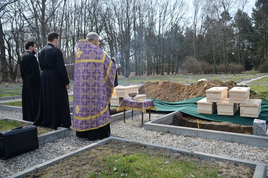 Церемония захоронения останков солдат Красной армии в Польше