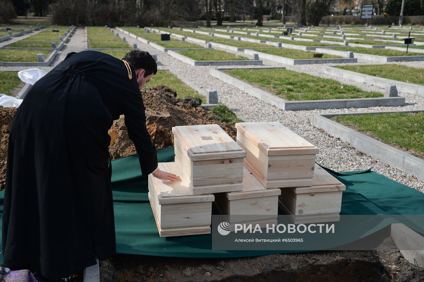 Церемония захоронения останков солдат Красной армии в Польше