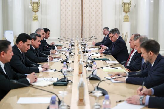 Встреча глав МИД РФ и Туркменистана С. Лаврова и Р. Мередова 