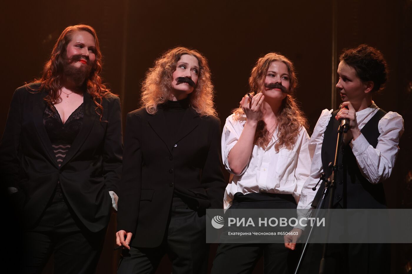 Спектакль "Веселый вечер" в театре "Школа современной пьесы"