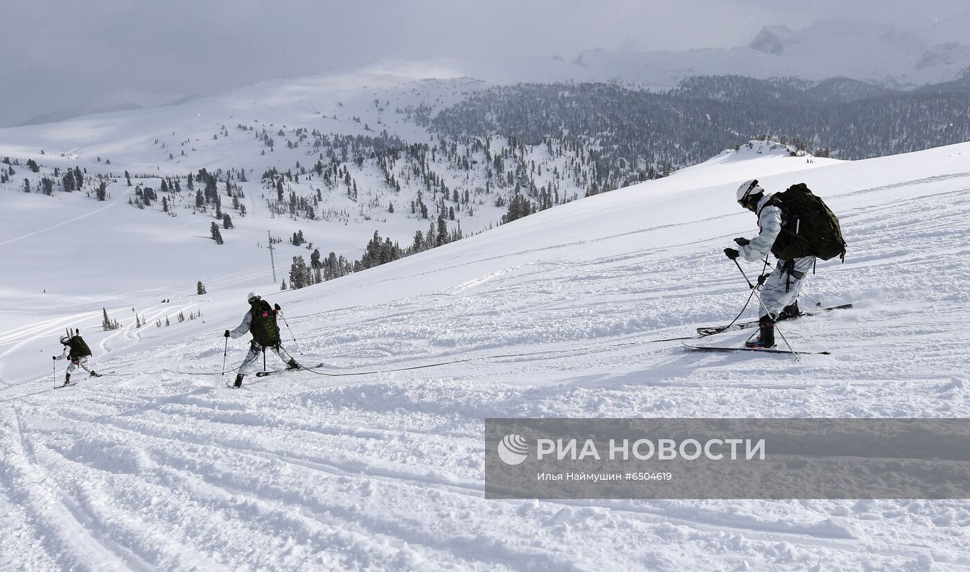 Всеармейский конкурс по ски-альпинизму "Саянский марш" в Красноярском крае