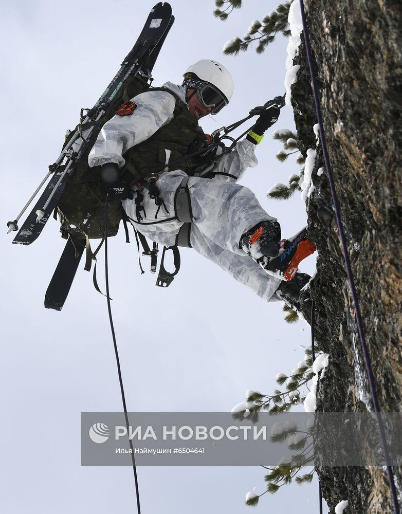 Всеармейский конкурс по ски-альпинизму "Саянский марш" в Красноярском крае