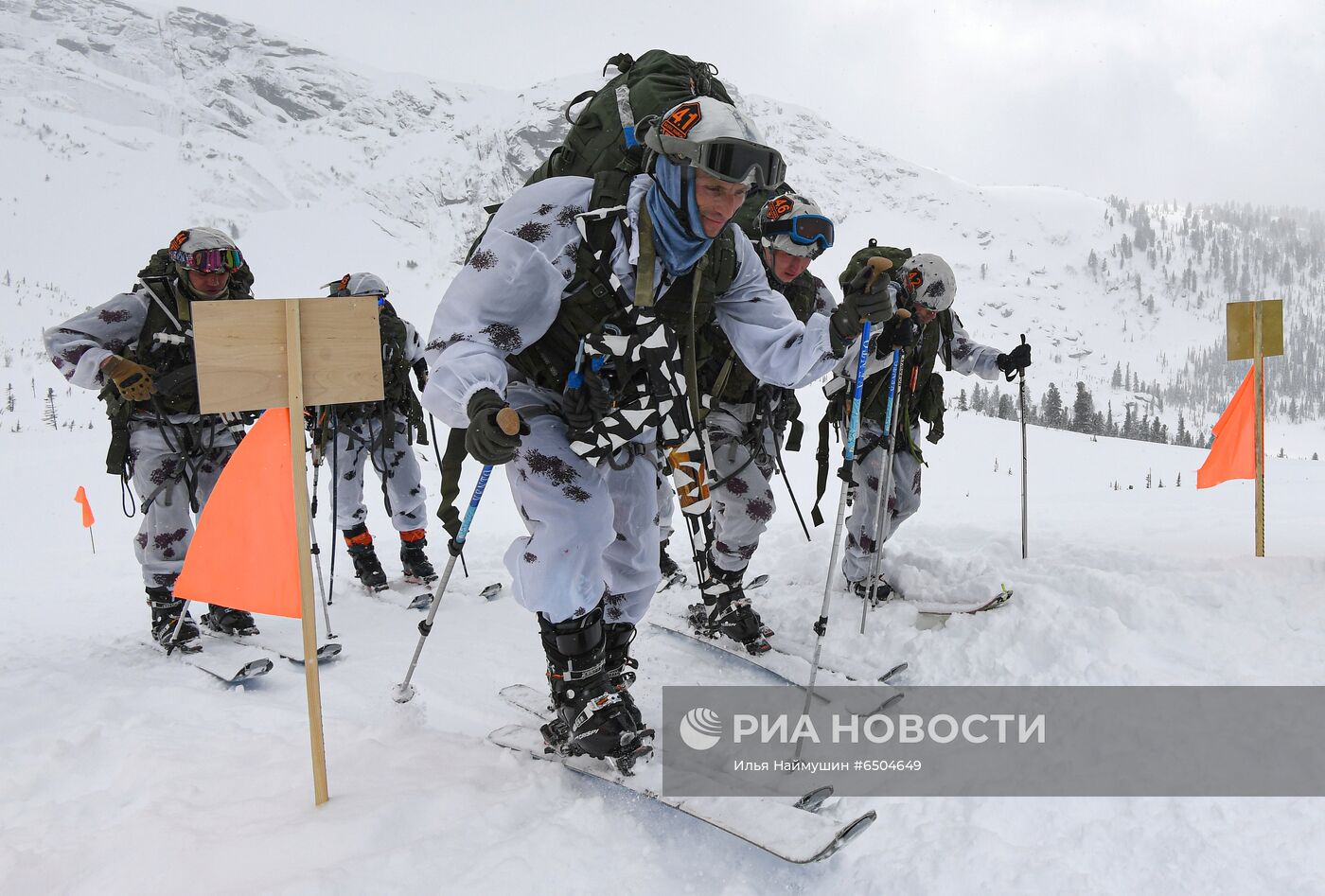 Всеармейский конкурс по ски-альпинизму "Саянский марш" в Красноярском крае