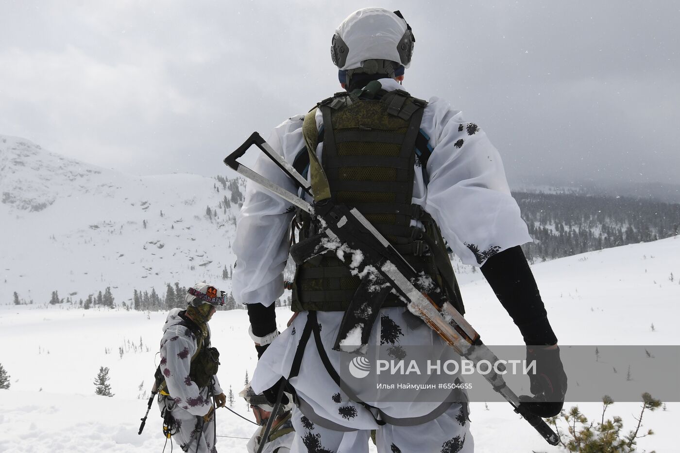 Всеармейский конкурс по ски-альпинизму "Саянский марш" в Красноярском крае