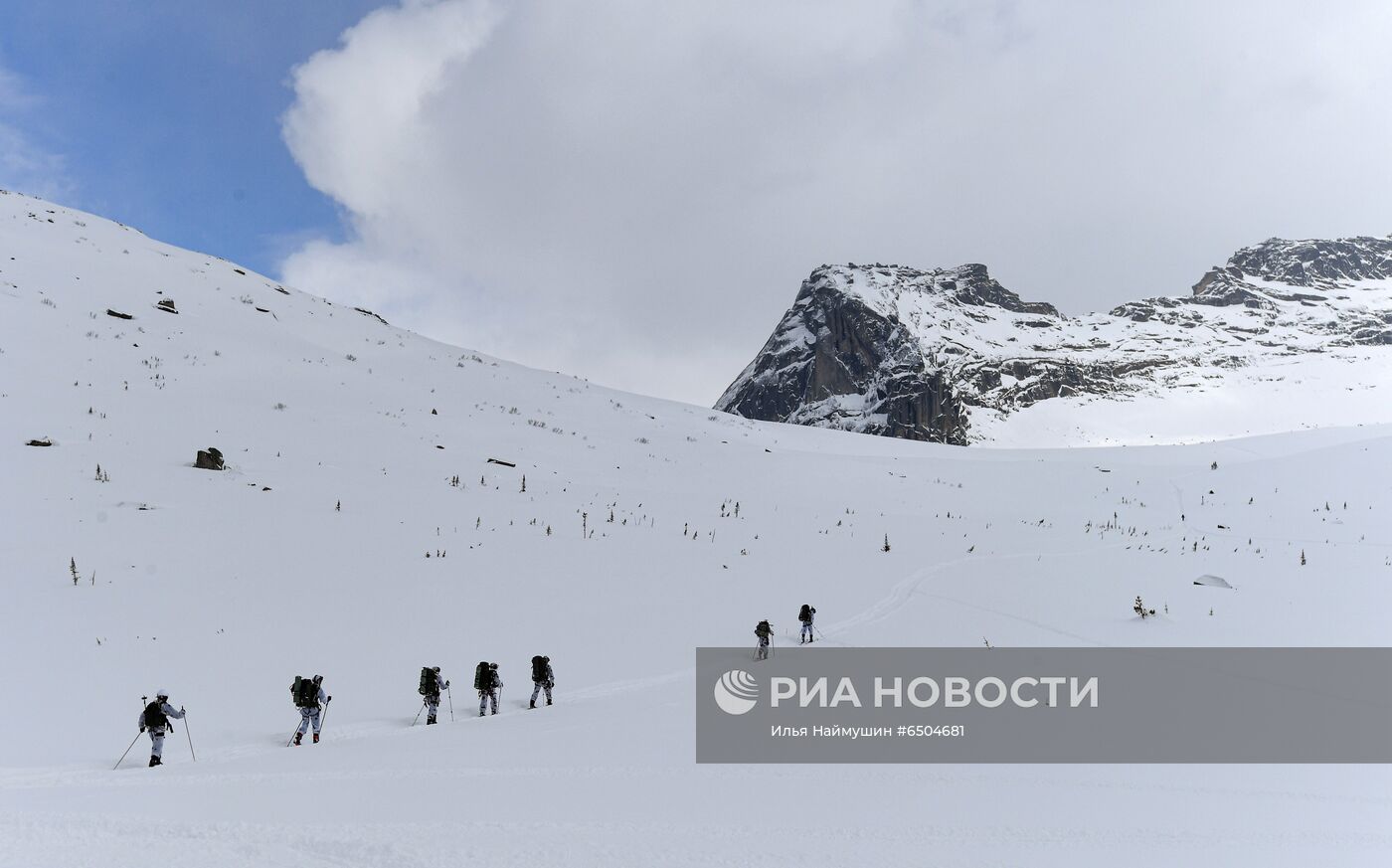 Всеармейский конкурс по ски-альпинизму "Саянский марш" в Красноярском крае