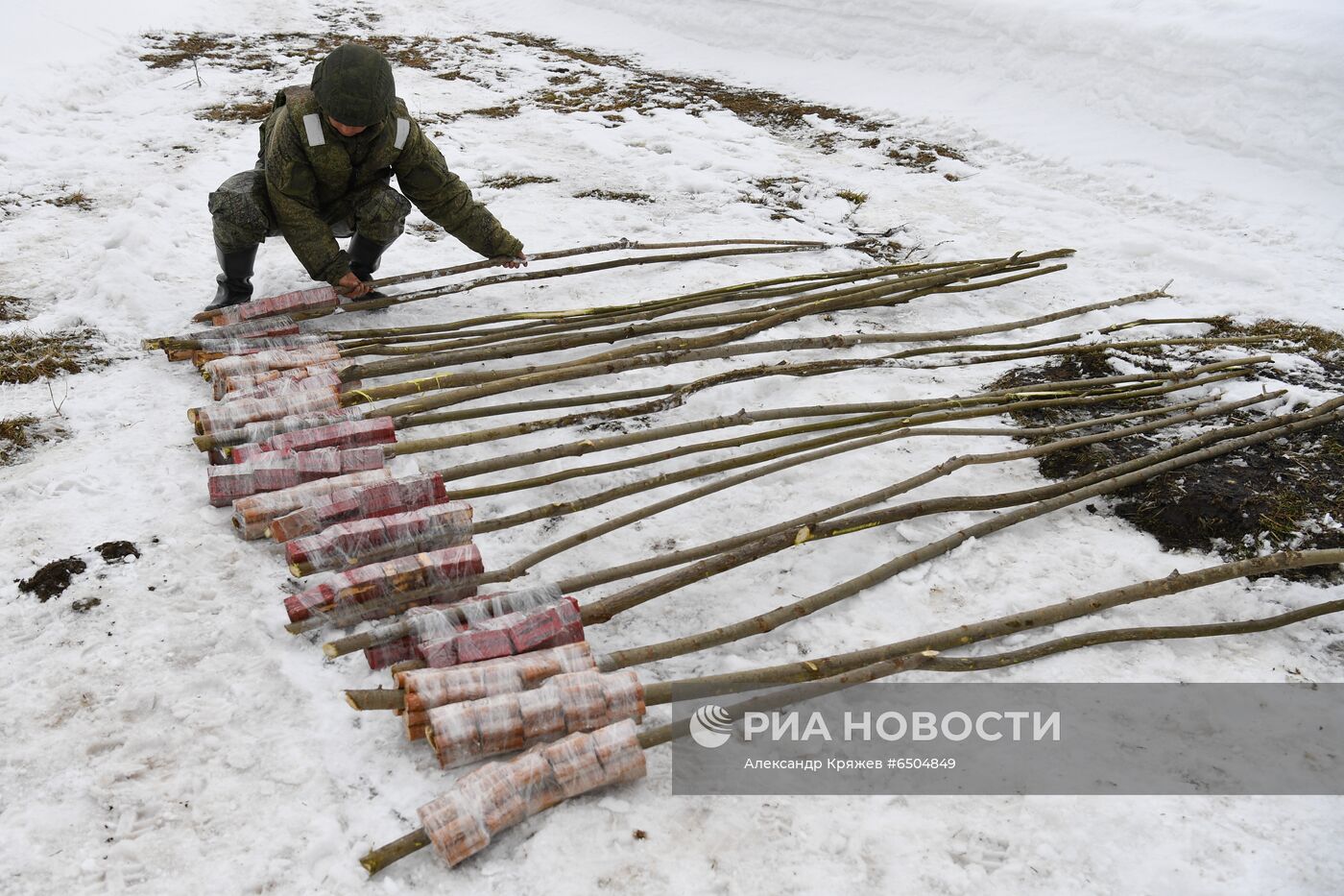 Противопаводковый подрыв льда на реке Бия в Алтайском крае