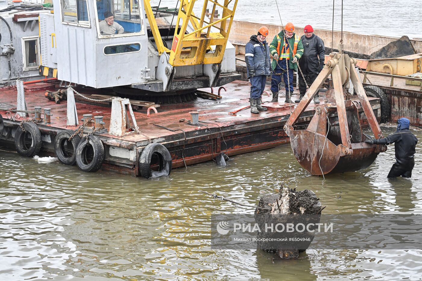 Очистка Москвы-реки от железобетонных свай