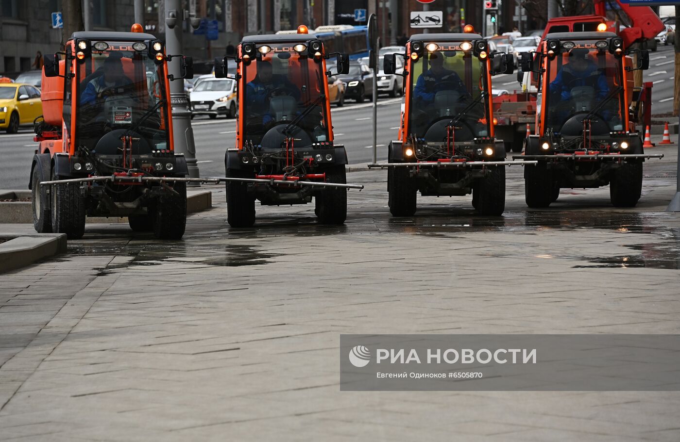 Промывка дорог с шампунем в Москве