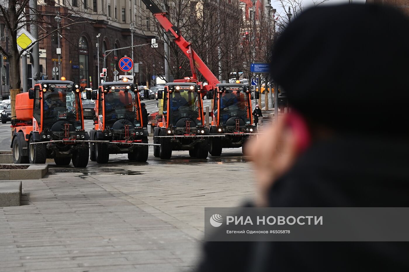 Промывка дорог с шампунем в Москве