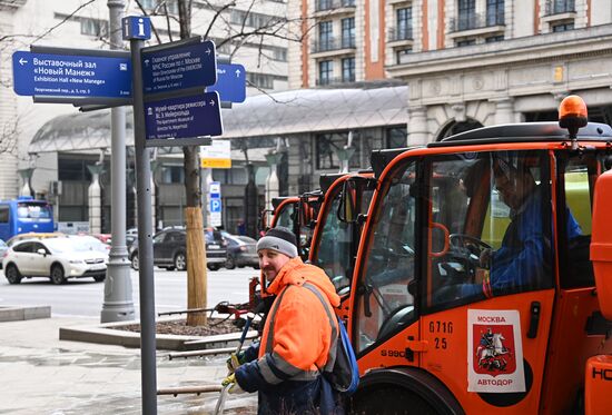 Промывка дорог с шампунем в Москве