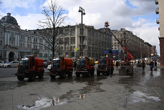 Промывка дорог с шампунем в Москве