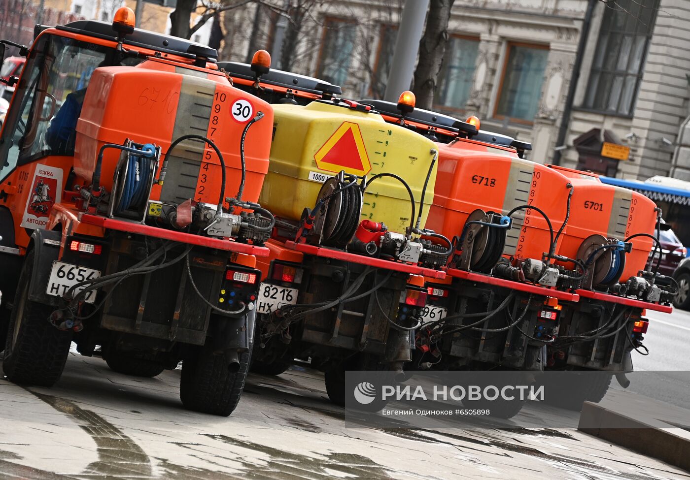 Промывка дорог с шампунем в Москве