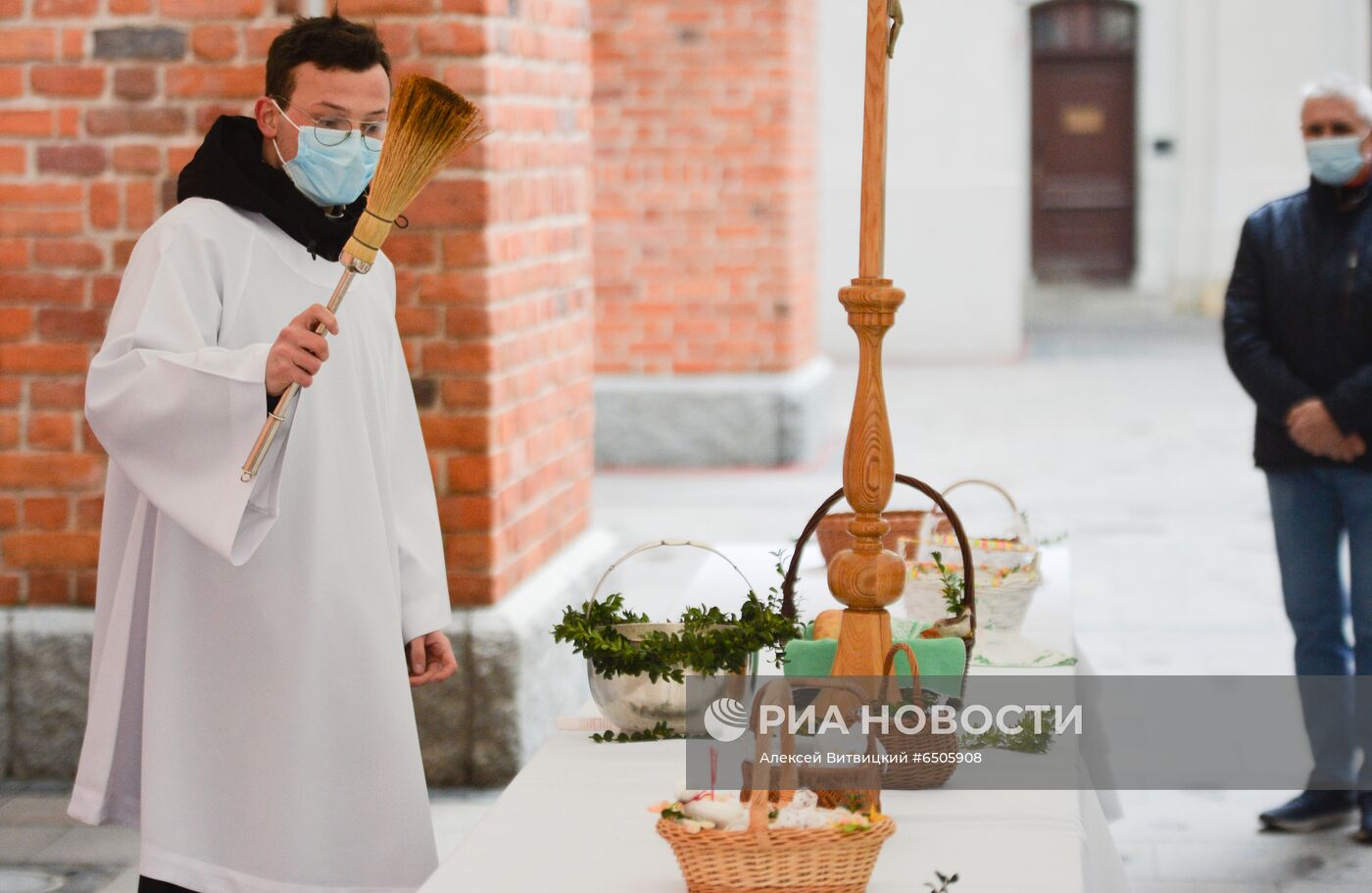 Празднование католической Пасхи Празднование католической Пасхи