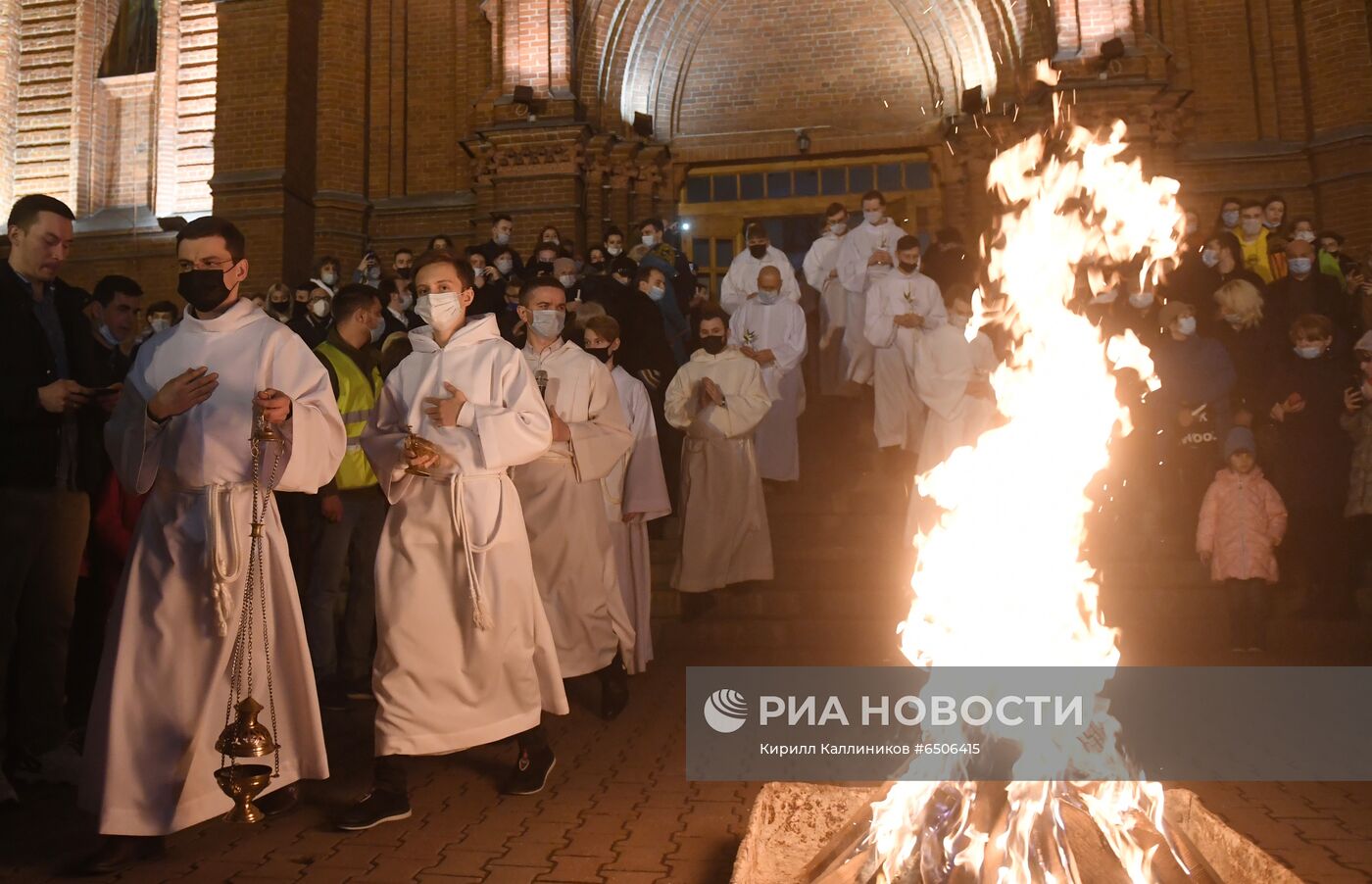 Празднование католической Пасхи в России