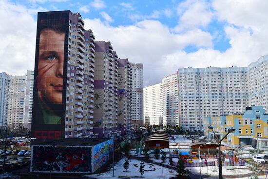Граффити с изображением Юрия Гагарина в Подмосковье