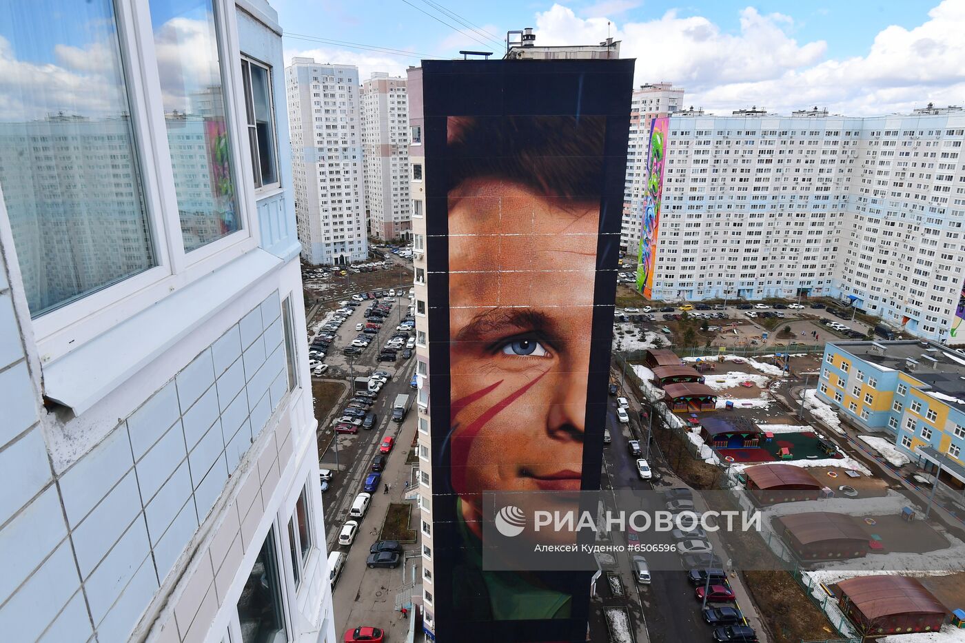 Граффити с изображением Юрия Гагарина в Подмосковье