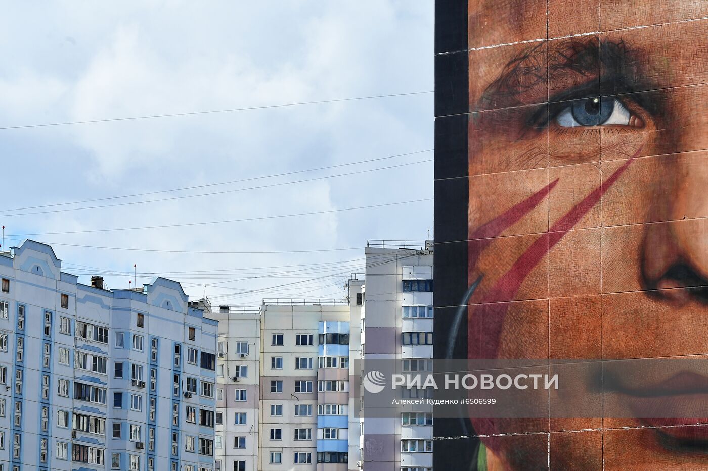 Граффити с изображением Юрия Гагарина в Подмосковье